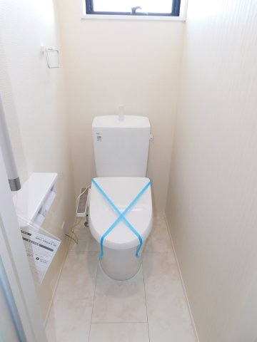 稲沢市矢合町面棒堀の新築一戸建のトイレ|◇トイレ◇　　１・２階シャワートイレ・節水タイプ