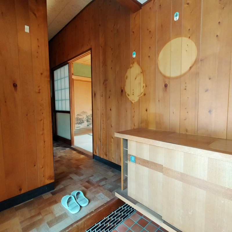 若葉町戸建の玄関