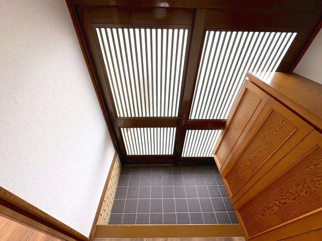 羽曳野市東阪田戸建の玄関