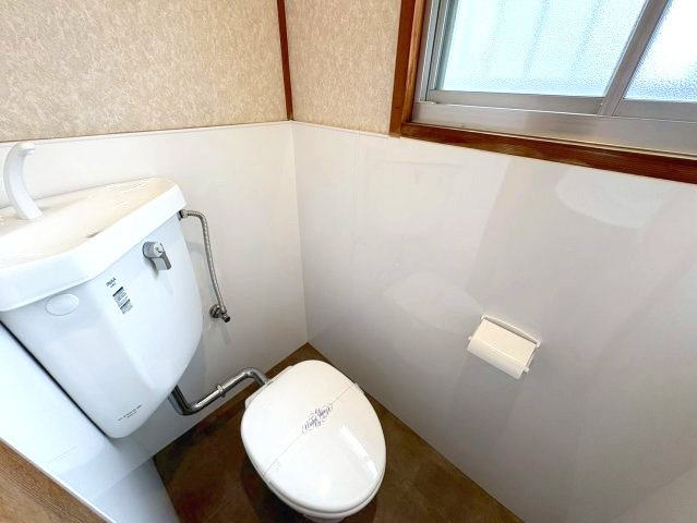 羽曳野市東阪田戸建のトイレ