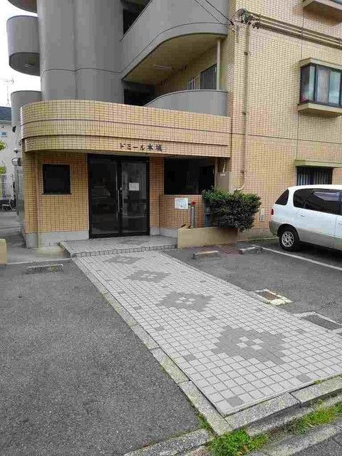 ドミール本城のエントランス