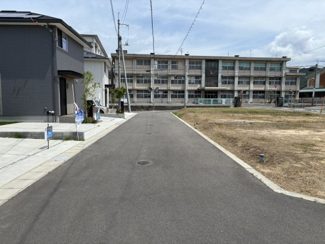 リネストタウン富任町の前面道路含む現地写真|前面道路　幅員5.0m
