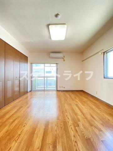 大阪市淀川区十三東３丁目の賃貸マンションの寝室