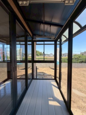 【中古戸建】太田市牛沢町のその他|■サンルーム｜天候に左右されず洗濯物が干せるので、家事効率がグッと上がります。砂埃や花粉を気にしなくて良いのも嬉しいポイントです♪