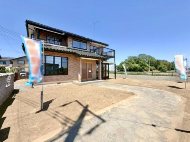 【中古戸建】太田市牛沢町の外観|■外観｜住宅街の中でも圧迫感が少なく、のびのびとした暮らしが叶う立地となっています。