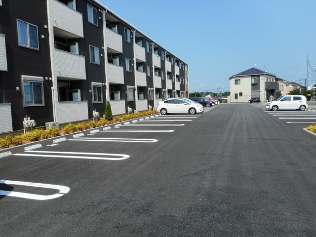 セイバリーヒルズ土浦の駐車場|車をお持ちの方に嬉しい駐車場付きの物件です