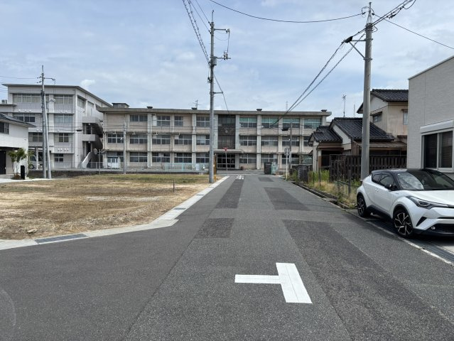 リネストタウン富任町の前面道路含む現地写真|前面道路　幅員6.6m