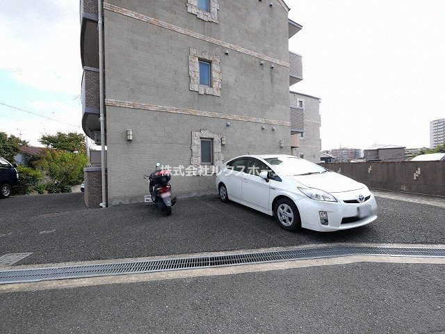 ＣＡＲＭＥＬ（カーメル）の駐車場