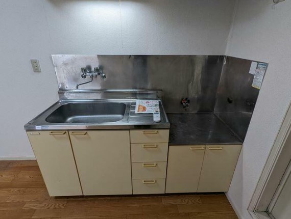 ホワイトシャトレー中野のキッチン