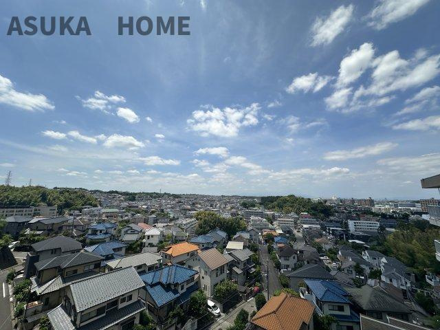 横浜東本郷マンションの展望|開放感のある気持ちのいい空が見渡せます。通風・採光にも優れ、心地よい時間です♪