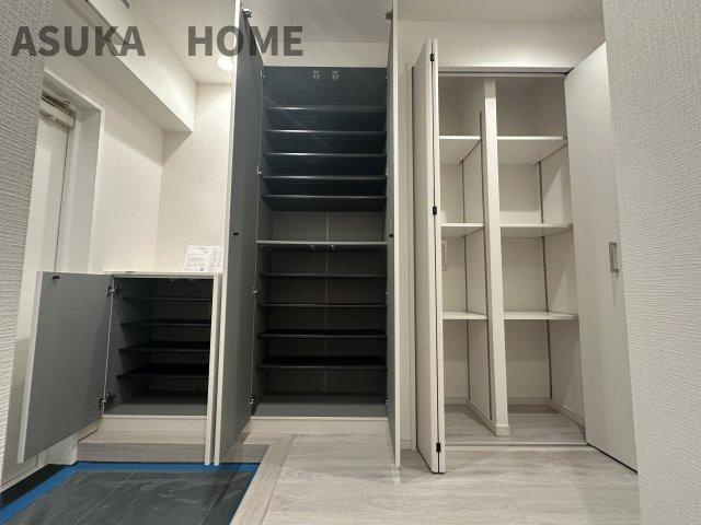 横浜東本郷マンションの収納|玄関収納が充実◎玄関がすっきり整頓されていて気持ちよくお出かけできますね。