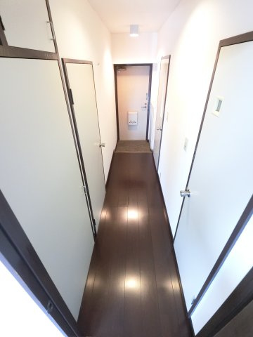 リアライズ市川原木の玄関