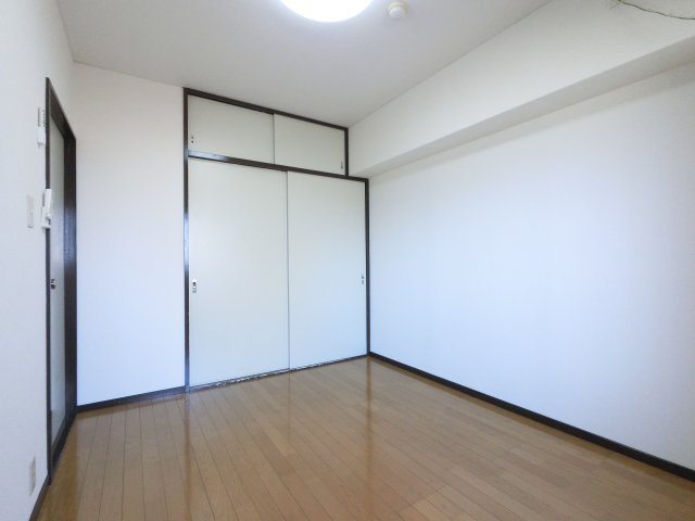 リアライズ市川原木の寝室