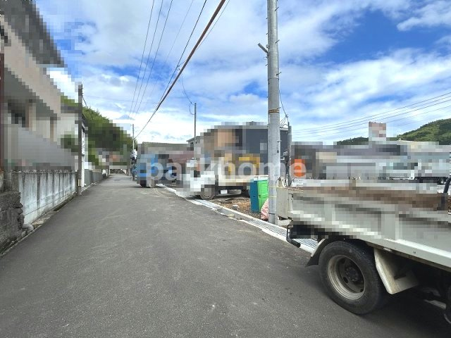 いの町駅東町 -2期3棟・1号棟-新築戸建ての前面道路含む現地写真