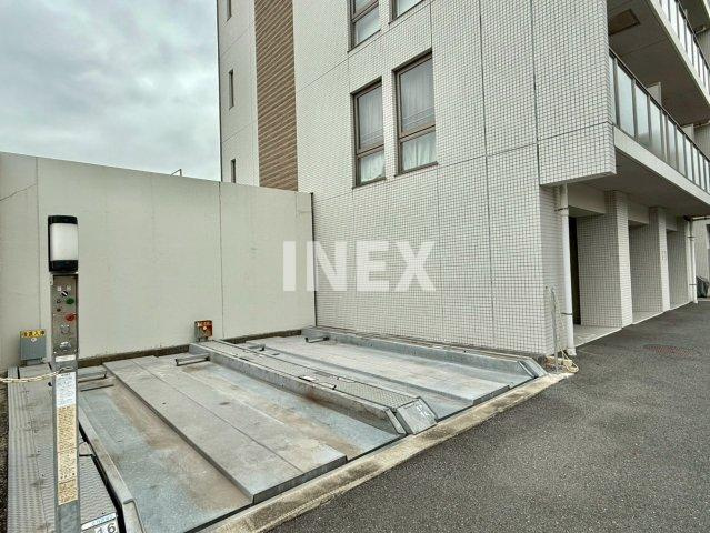 横浜市港北区菊名２丁目の賃貸マンションの駐車場