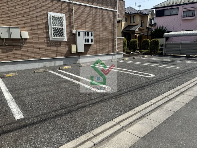 ライトセイバリーの駐車場