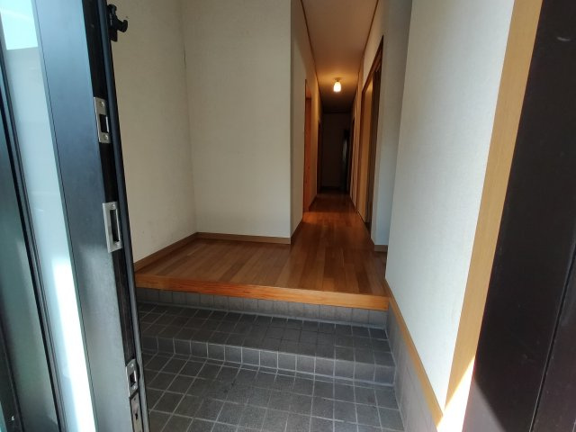 木風町戸建の玄関