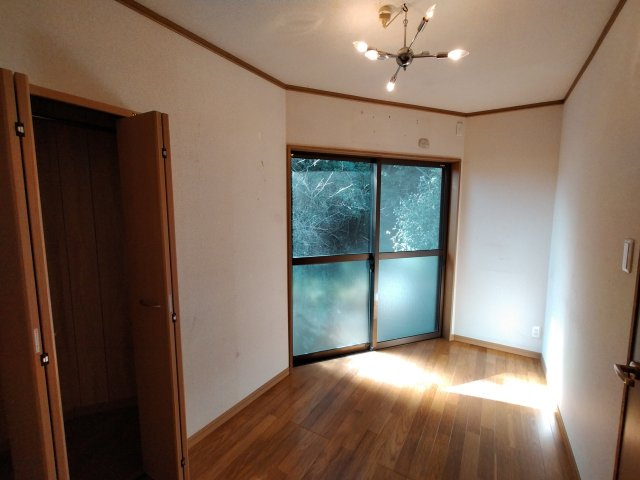 木風町戸建の洋室