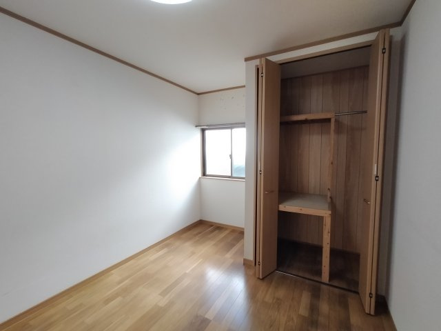 木風町戸建の洋室