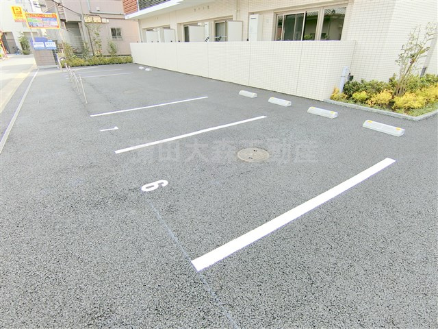 グランテージ富士美の駐車場