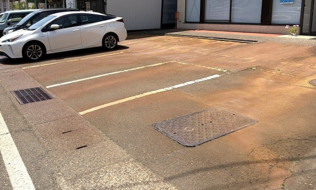 上越市本町2丁目≪店舗併用住宅≫の駐車場