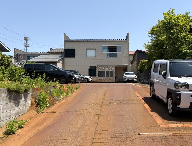 上越市本町2丁目≪店舗併用住宅≫の駐車場