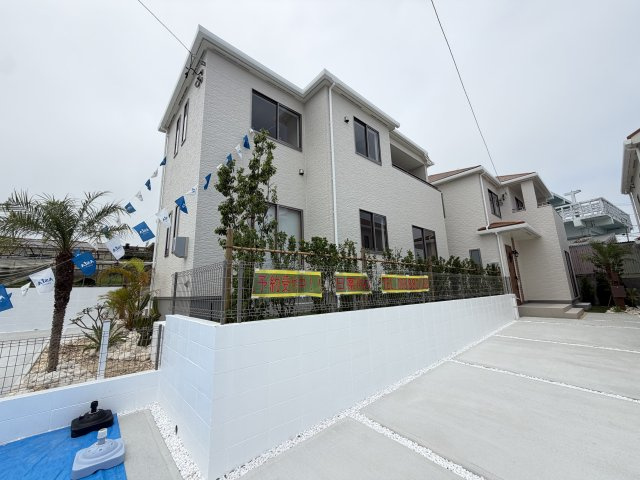 八重瀬町安里（全3棟）A号棟の外観|A号棟　素敵な植栽付き♪
