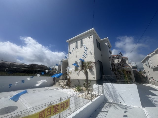 八重瀬町安里（全3棟）A号棟の外観|A号棟　素敵な植栽付き♪