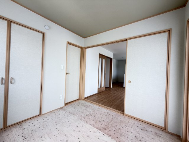 八重瀬町安里（全3棟）A号棟の和室|A号棟　和室4.5帖＋収納付き♪