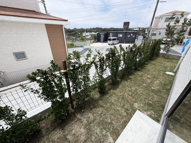 八重瀬町安里（全3棟）A号棟の庭|A号棟　素敵な植栽付きのお庭♪