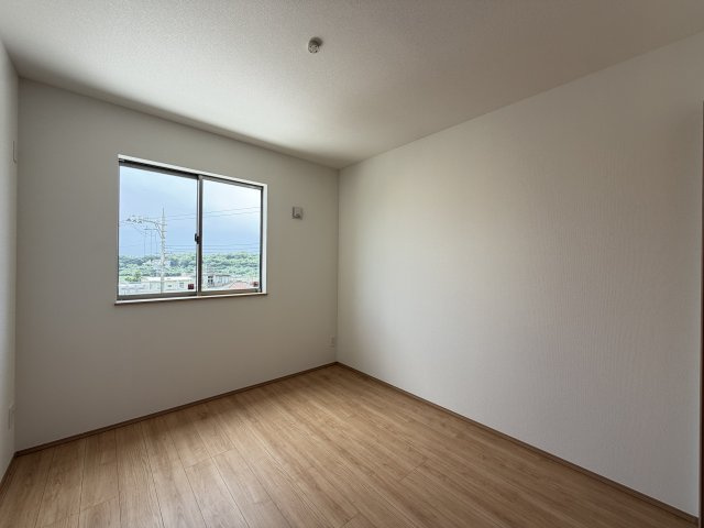 八重瀬町安里（全3棟）A号棟の洋室|A号棟　洋室5.25帖＋CL付き♪