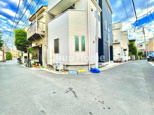 千住元町中古住宅の前面道路含む現地写真|全面道路