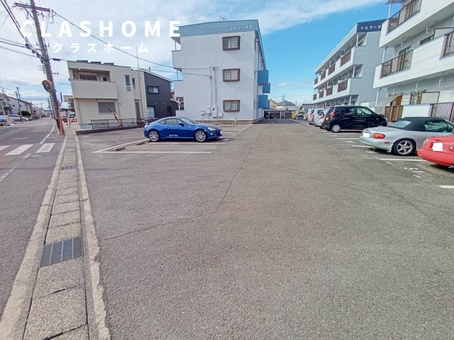シェリール A棟　　　刈谷市近郊の賃貸はクラスホームの駐車場