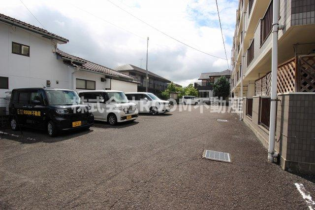 大王マンションの駐車場|駐車場があるので、車を買う予定の方も安心です
