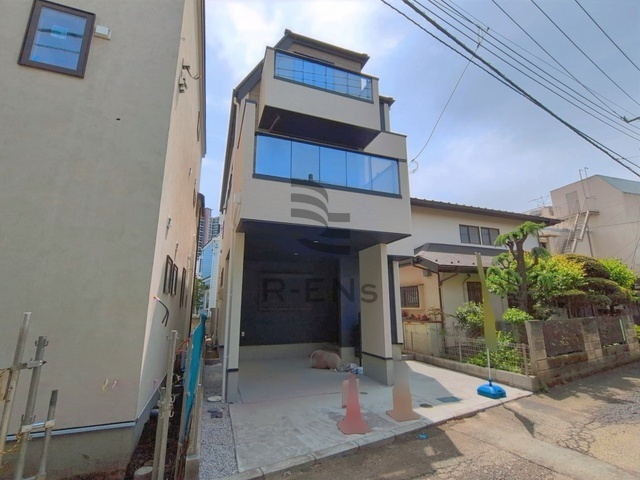 【外観】 | 西東京市ひばりが丘北４丁目　新築戸建て | 高いデザイン性と快適な居住性を兼ね備えた魅力的な住まいです
