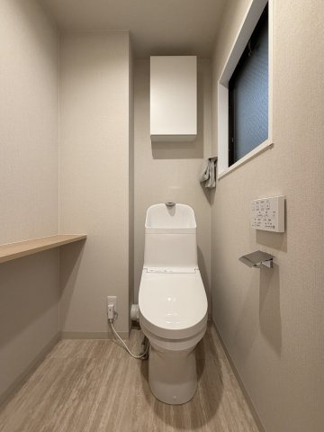サンシティ桂坂ロイヤル参番館のトイレ|多機能なウォシュレット付！温かい便座でホッと一息つけちゃう至福の空間に。（R8.6撮影）