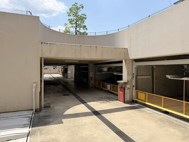 サンシティ桂坂ロイヤル参番館|敷地内駐車場有！空き状況などスタッフへご相談ください♪