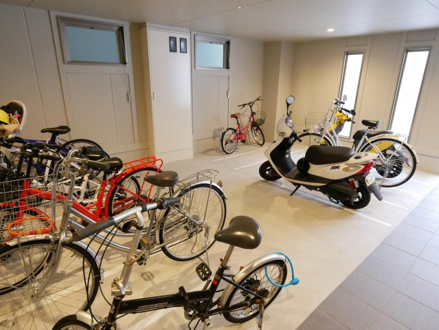 【その他共用部分】 | ディアネス西院 | 屋内駐輪場あり