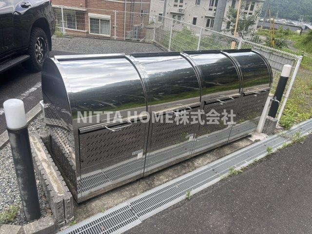 メゾン・城ノ下Ａのエントランス|専用のゴミ捨て場もあります＊
