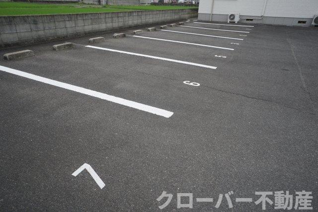 シャーメゾン21 D棟の駐車場