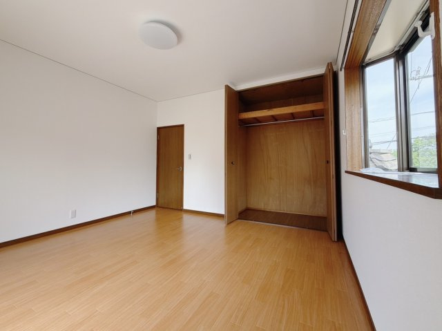【中古戸建】館林市高根町の洋室|■洋室｜ナチュラルカラーの床です。模様替えなどとても楽しく工夫できます♪陽当たり、風通しもとても良いので毎日快適な生活スタートです！