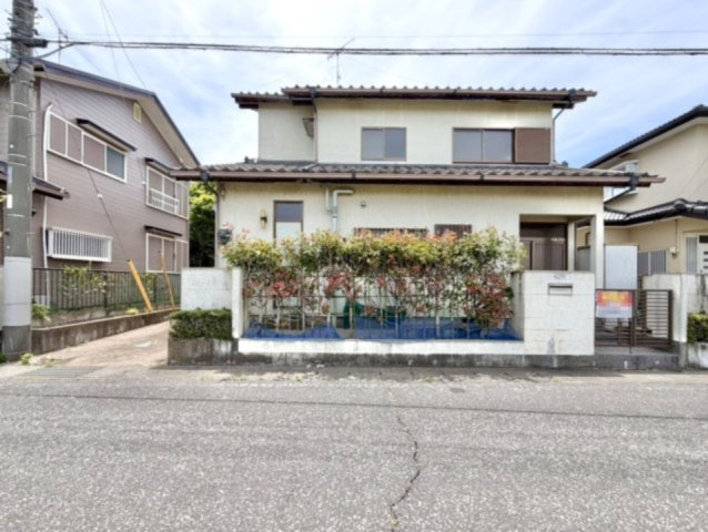 【中古戸建】館林市高根町の外観|■外観｜庭付き一戸建てならお子様やペットが走り回っても大丈夫！伸び伸びと遊び、過ごすことができます♪