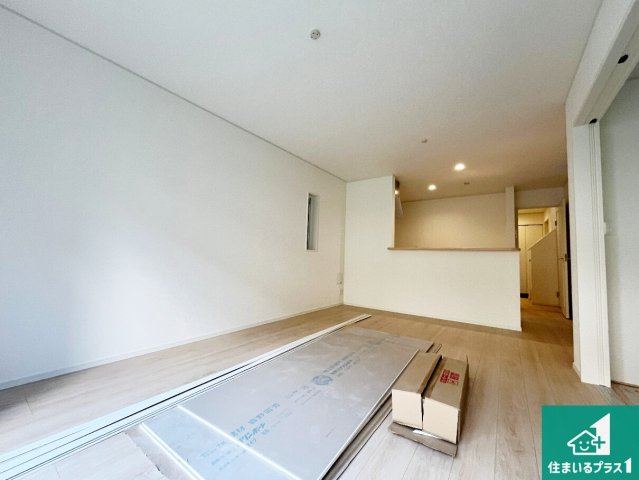 守山市川田町　第1期　新築一戸建ての居間・リビング|対面キッチンでご家族のコミュニケーションも自然と増える設計！
