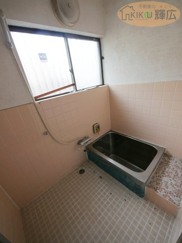 高砂市北浜町牛谷　中古戸建の浴室
