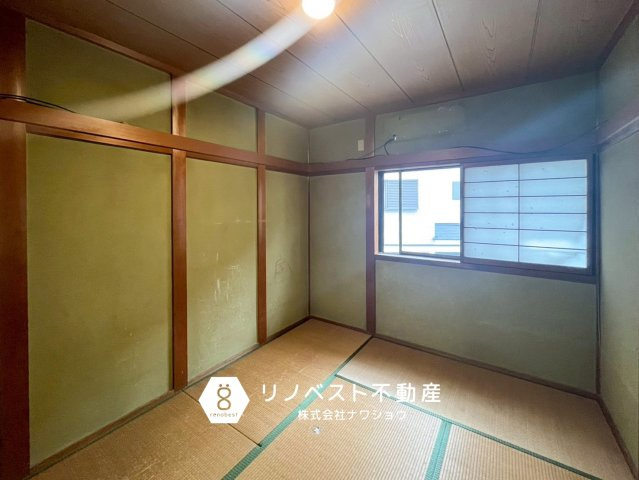 東大阪市六万寺町1丁目の和室|畳の中には空気が多く含まれているからフローリングに比べて衝撃を吸収しやすく、音が響きにくいです◎