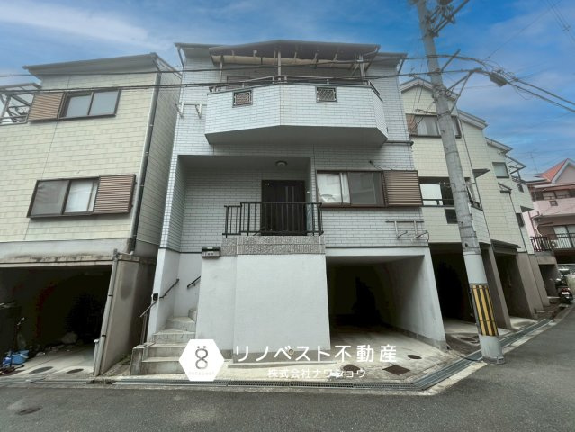 東大阪市六万寺町1丁目の外観|車庫付きの中古戸建です。
閑静な住宅街に立地！和洋室あり♪