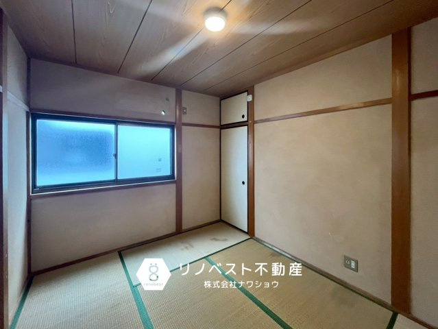 東大阪市六万寺町1丁目の和室|床が柔らかく清潔なため、洗濯物を畳んだり、アイロンをかけたりする作業スペースとして非常に使い勝手が良いです♪