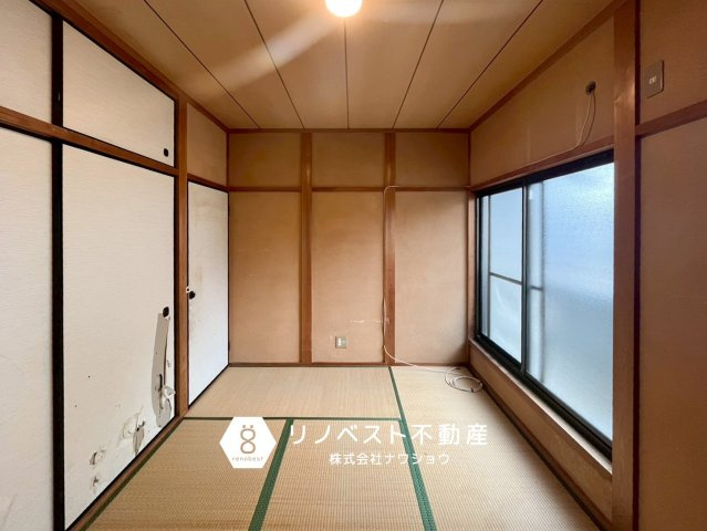 東大阪市六万寺町1丁目の和室|バルコニーに面しており、陽当たり良好です◎