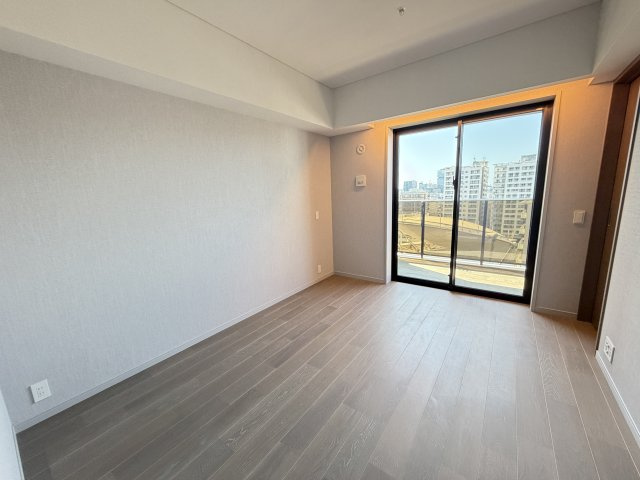 グランドメゾン福岡The Central Luxeの洋室|陽当たりがよいので日中は電気をつけずに快適にお過ごしいただけます☆