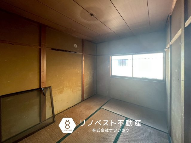 東大阪市近江堂1丁目店舗付住宅の和室|3階和室。
2面採光につき日当たり良好です◎寝室としても